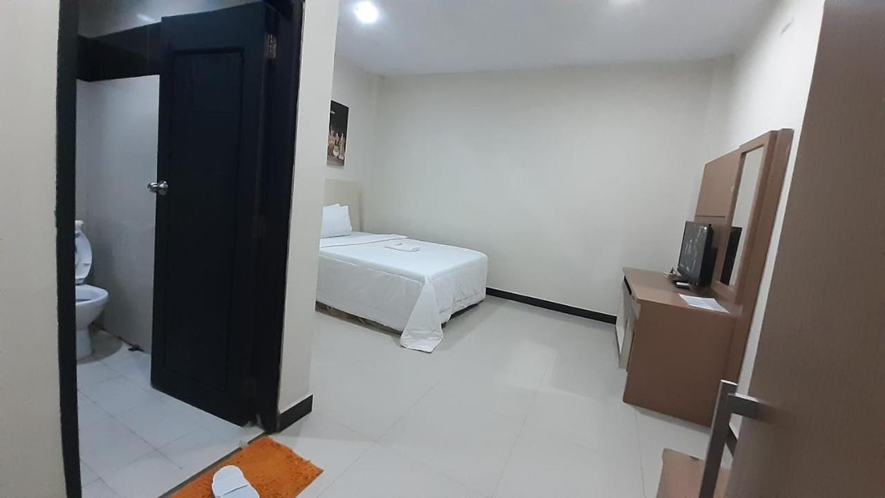 Galaxy Inn Baubau Exterior photo