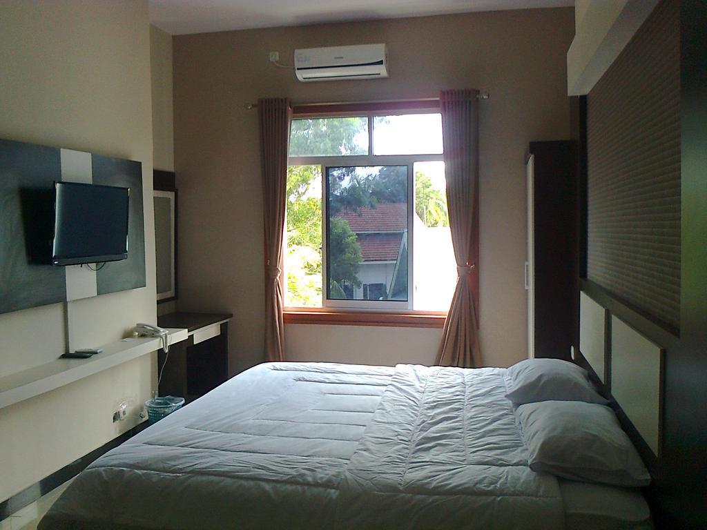 Galaxy Inn Baubau Exterior photo