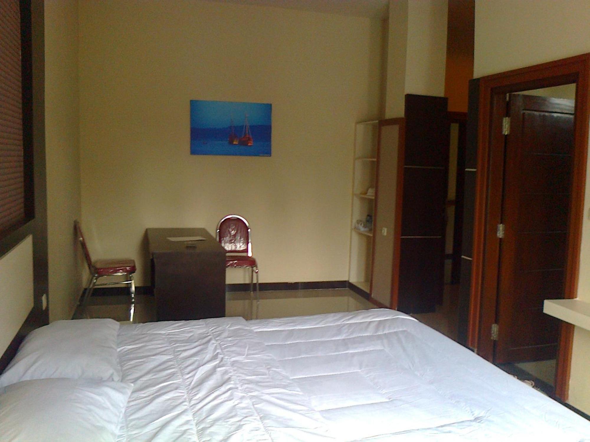 Galaxy Inn Baubau Exterior photo